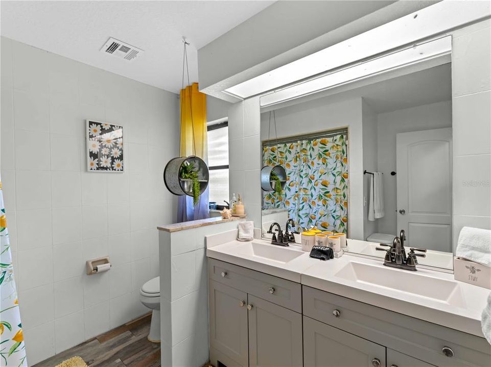 For Sale: $374,900 (3 beds, 2 baths, 2000 Square Feet)