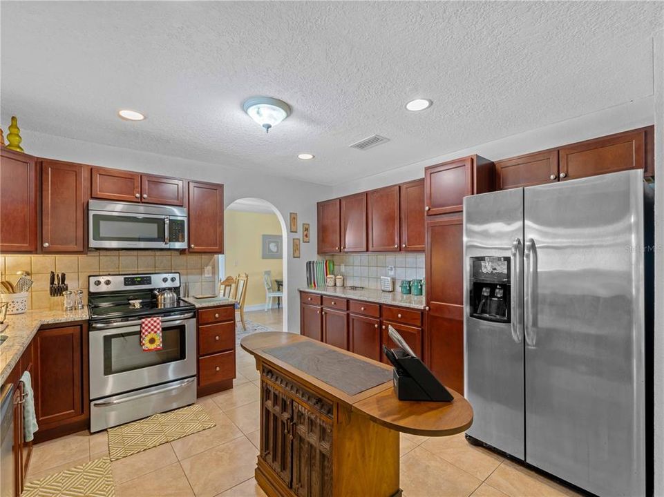 For Sale: $374,900 (3 beds, 2 baths, 2000 Square Feet)