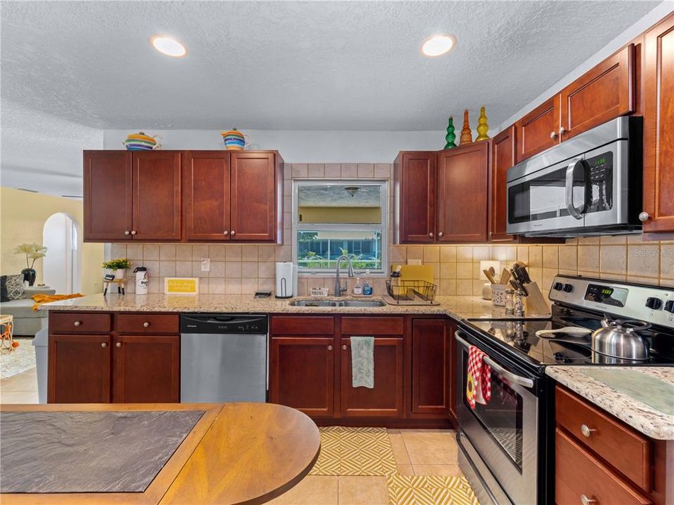 For Sale: $374,900 (3 beds, 2 baths, 2000 Square Feet)