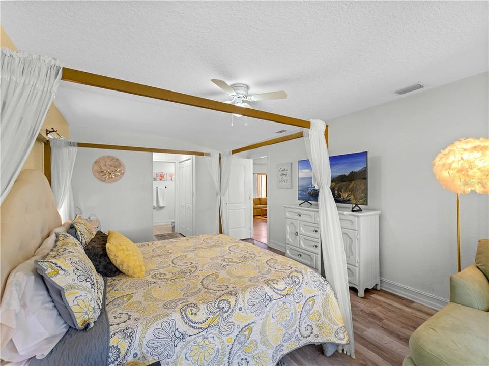 For Sale: $374,900 (3 beds, 2 baths, 2000 Square Feet)