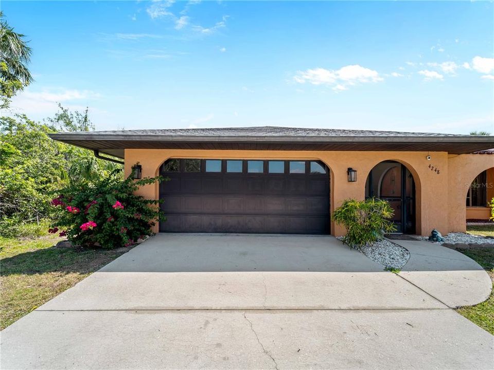 For Sale: $374,900 (3 beds, 2 baths, 2000 Square Feet)