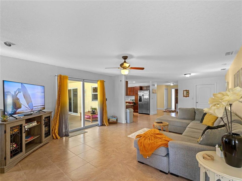 For Sale: $374,900 (3 beds, 2 baths, 2000 Square Feet)