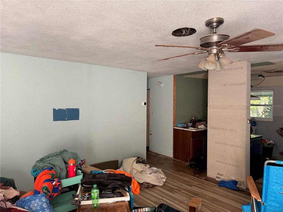 待售: $325,000 (3 贝兹, 2 浴室, 1719 平方英尺)