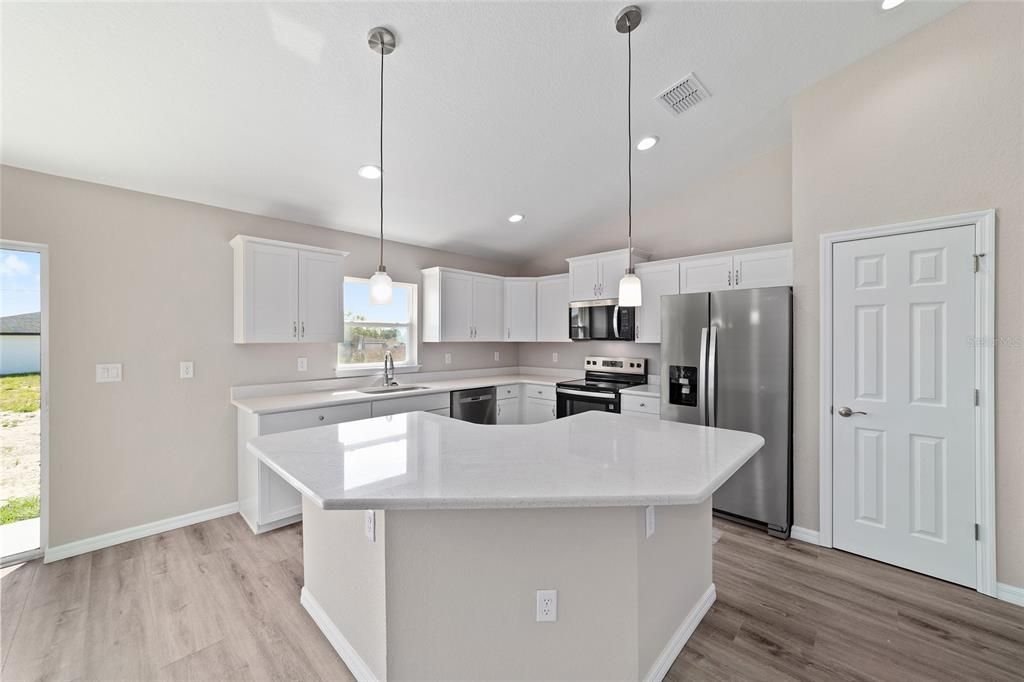 Active With Contract: $254,000 (3 beds, 2 baths, 1557 Square Feet)