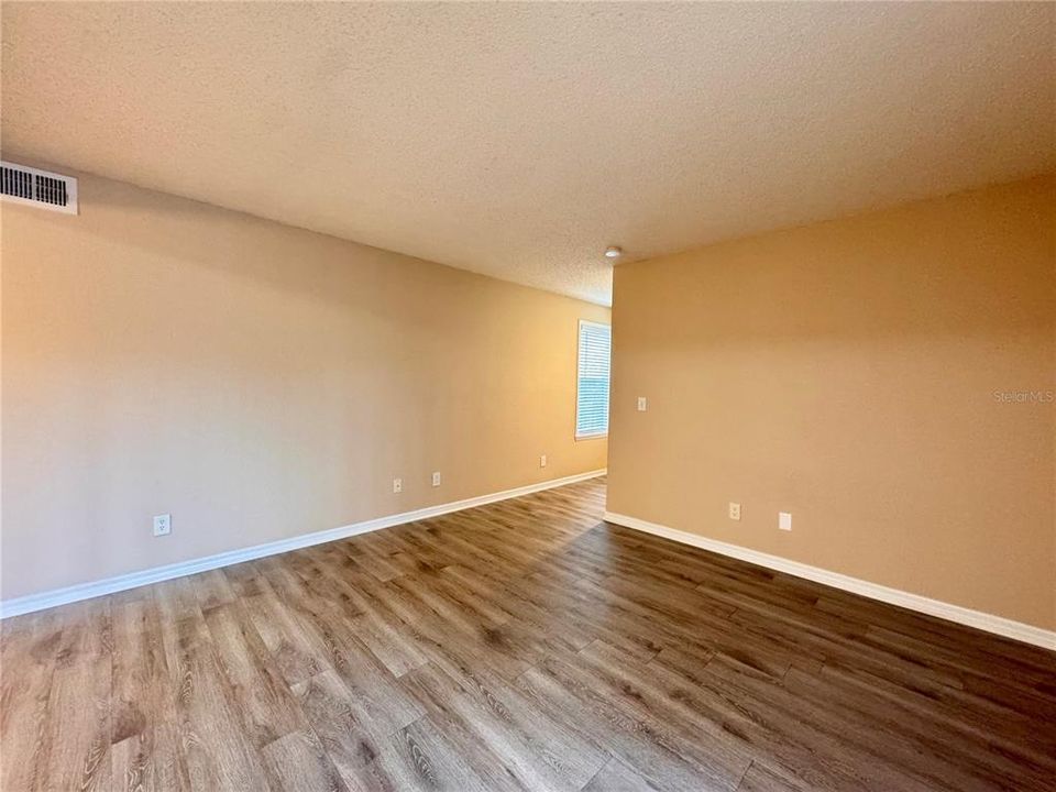 For Rent: $1,450 (1 beds, 1 baths, 749 Square Feet)