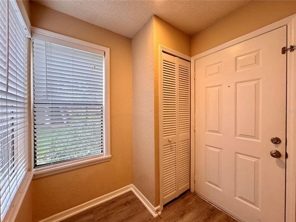 For Rent: $1,450 (1 beds, 1 baths, 749 Square Feet)