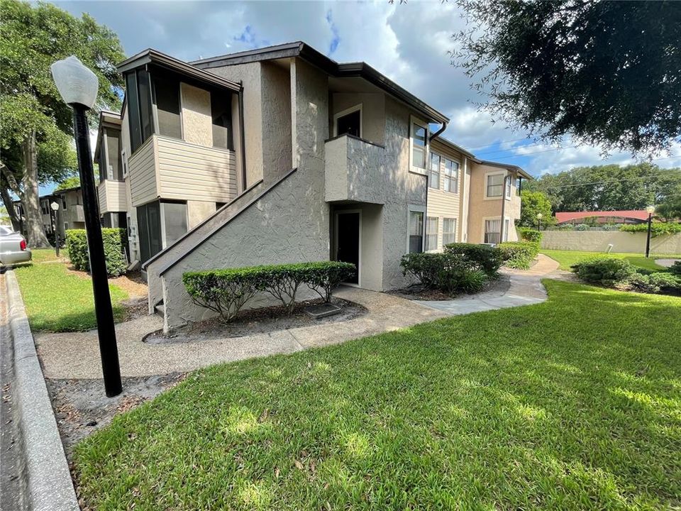 For Rent: $1,450 (1 beds, 1 baths, 749 Square Feet)