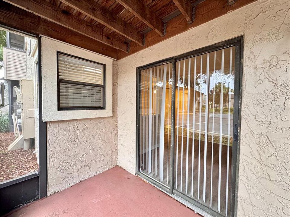 For Rent: $1,450 (1 beds, 1 baths, 749 Square Feet)