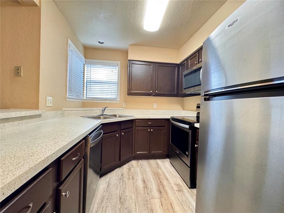 For Rent: $1,450 (1 beds, 1 baths, 749 Square Feet)