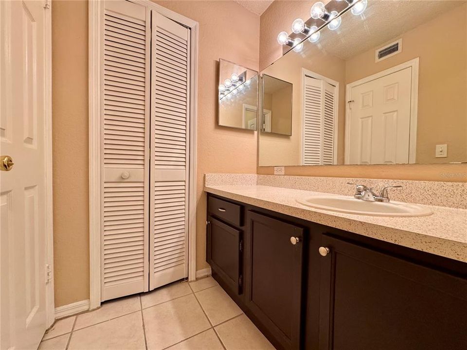 For Rent: $1,450 (1 beds, 1 baths, 749 Square Feet)