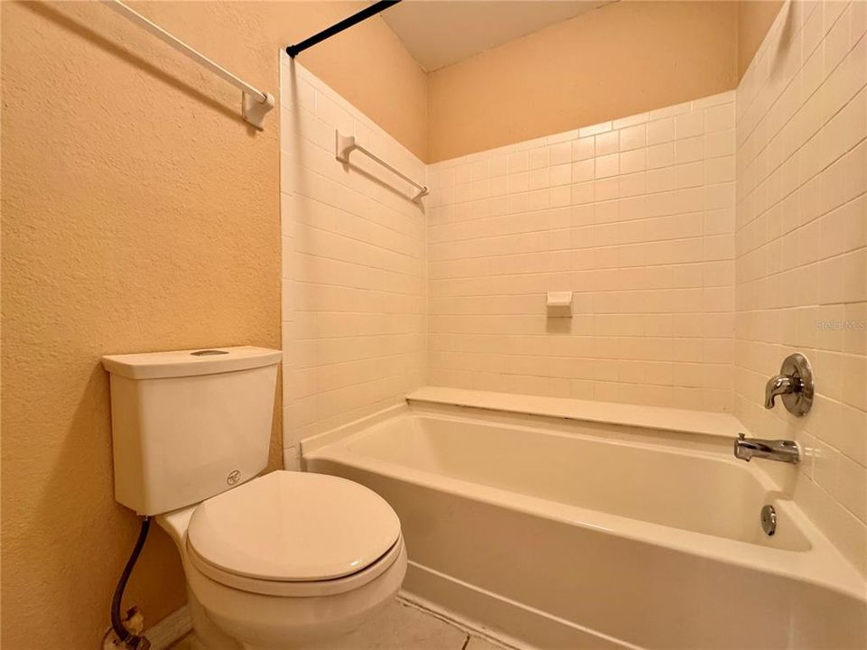 For Rent: $1,450 (1 beds, 1 baths, 749 Square Feet)