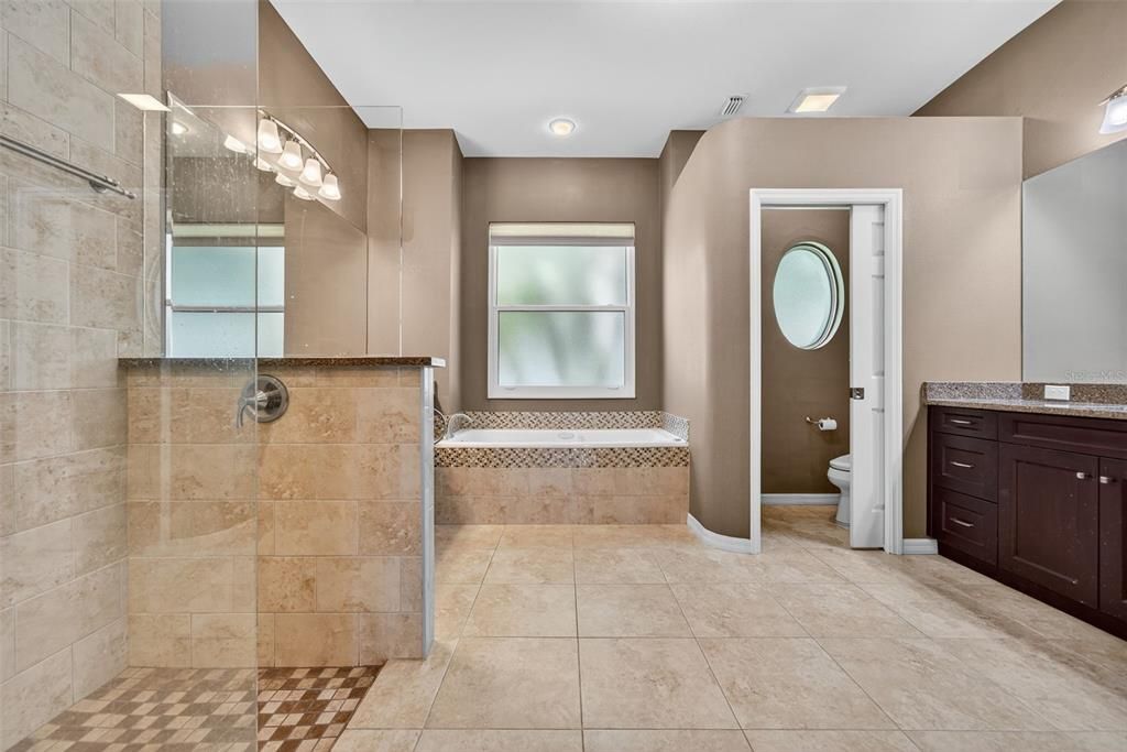 En Venta: $1,150,000 (4 camas, 3 baños, 3583 Pies cuadrados)