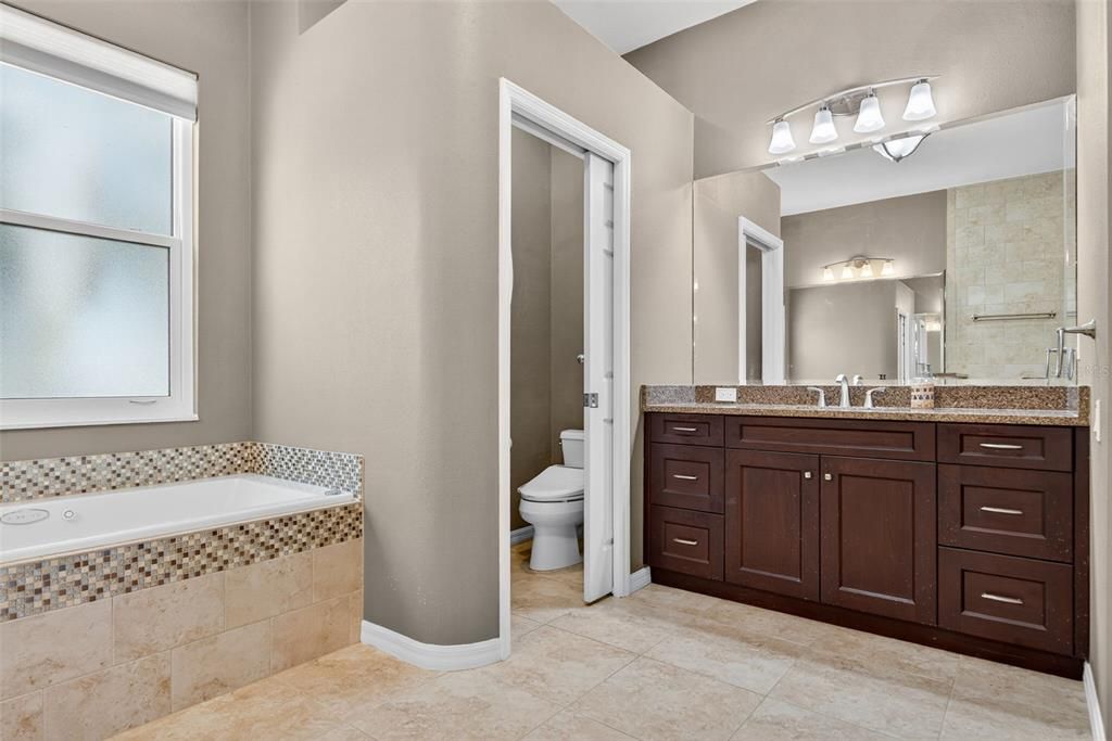 En Venta: $1,150,000 (4 camas, 3 baños, 3583 Pies cuadrados)