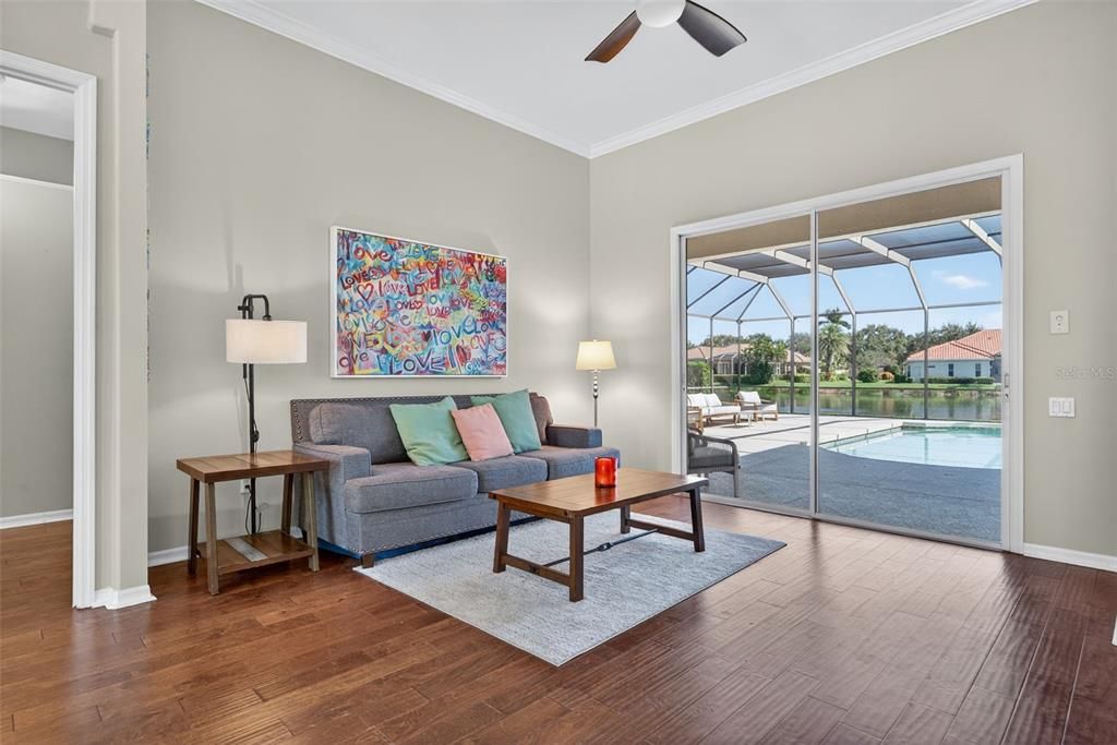 En Venta: $1,150,000 (4 camas, 3 baños, 3583 Pies cuadrados)