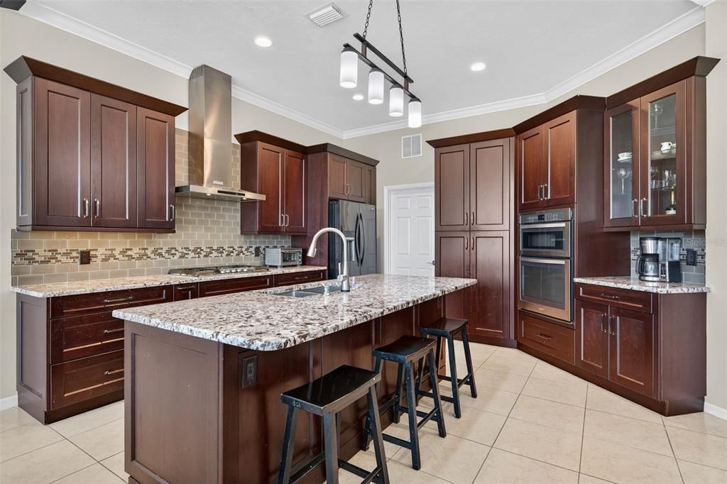 En Venta: $1,150,000 (4 camas, 3 baños, 3583 Pies cuadrados)