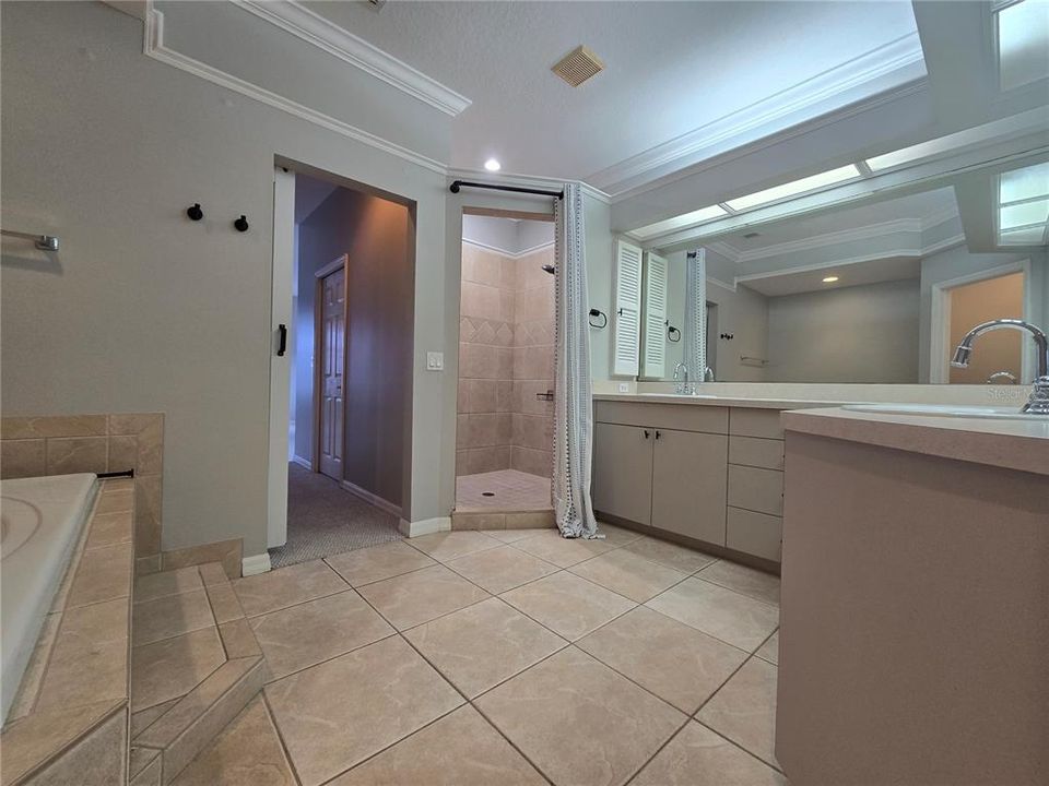 В аренду: $3,300 (4 спален, 2 ванн, 2042 Квадратных фут)