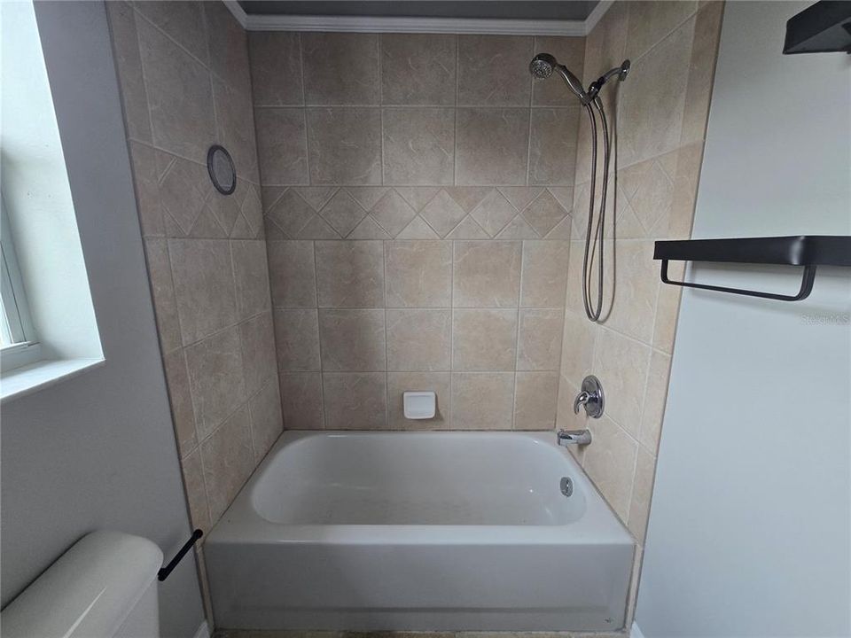 В аренду: $3,300 (4 спален, 2 ванн, 2042 Квадратных фут)