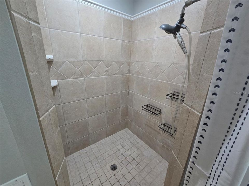 В аренду: $3,300 (4 спален, 2 ванн, 2042 Квадратных фут)