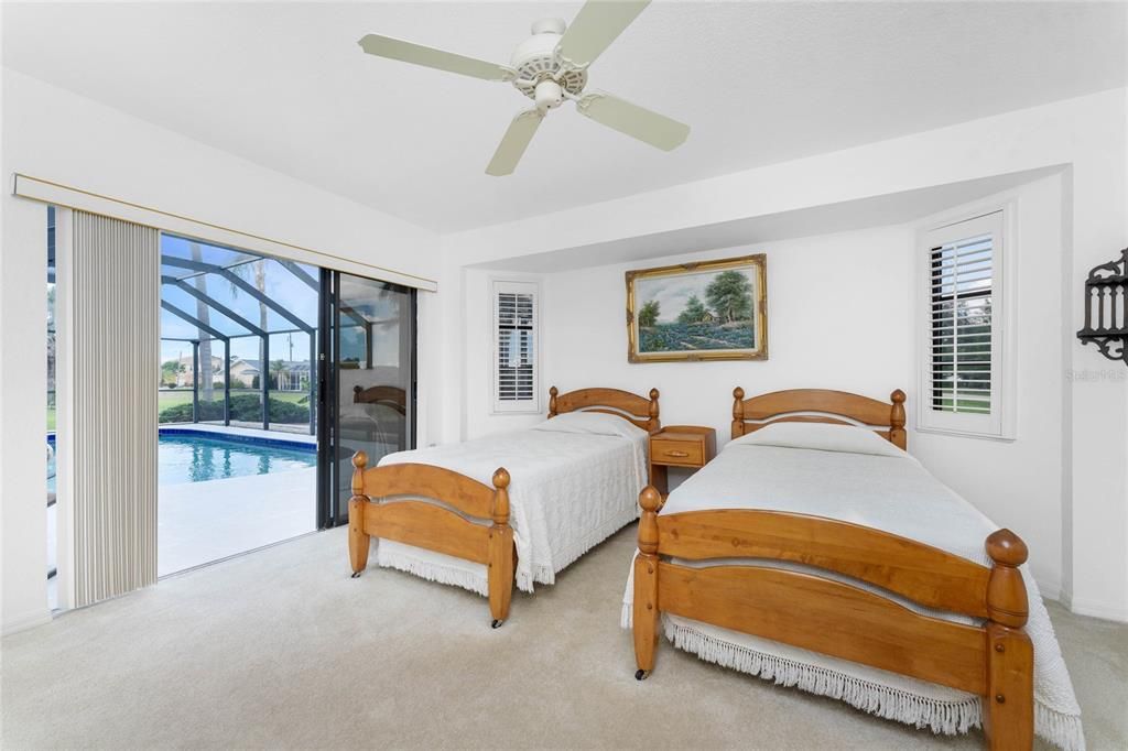 合同活跃: $389,999 (3 贝兹, 2 浴室, 2267 平方英尺)