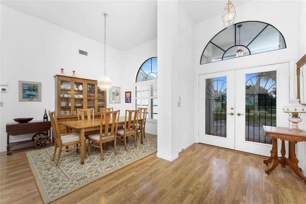 合同活跃: $389,999 (3 贝兹, 2 浴室, 2267 平方英尺)