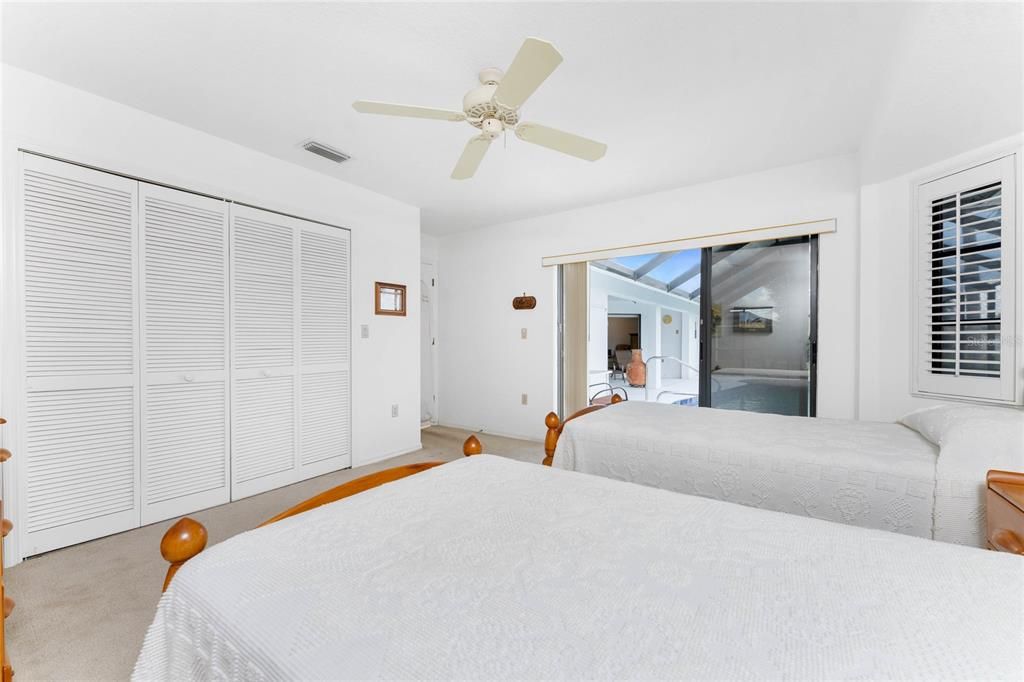 合同活跃: $389,999 (3 贝兹, 2 浴室, 2267 平方英尺)