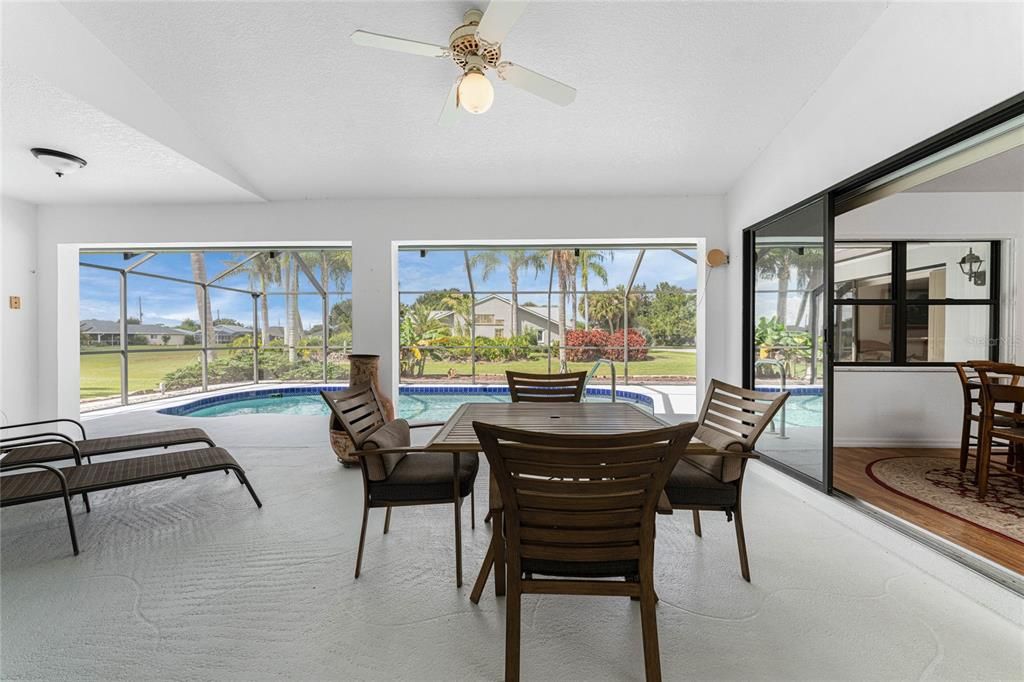 合同活跃: $389,999 (3 贝兹, 2 浴室, 2267 平方英尺)