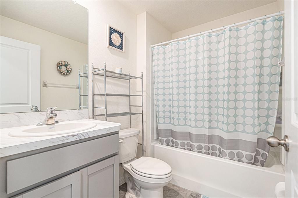 En Venta: $393,990 (5 camas, 3 baños, 2605 Pies cuadrados)