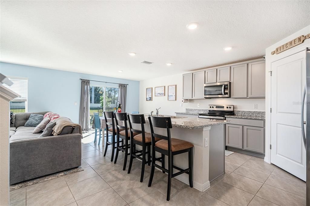 En Venta: $393,990 (5 camas, 3 baños, 2605 Pies cuadrados)