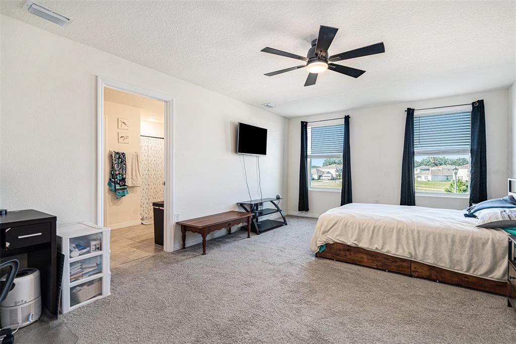 En Venta: $393,990 (5 camas, 3 baños, 2605 Pies cuadrados)