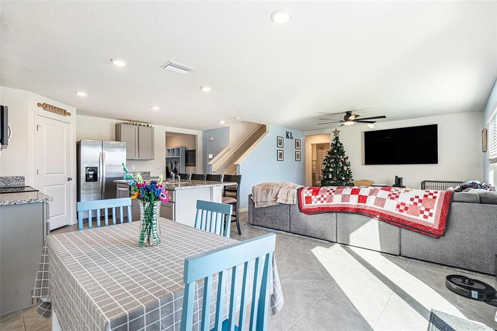 En Venta: $393,990 (5 camas, 3 baños, 2605 Pies cuadrados)