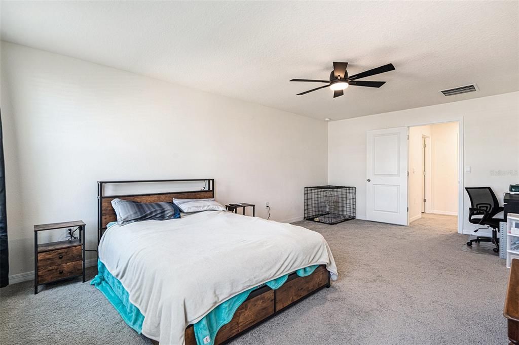 En Venta: $393,990 (5 camas, 3 baños, 2605 Pies cuadrados)