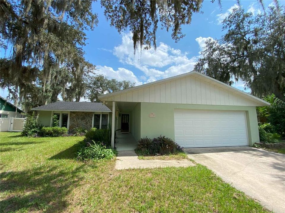 Recently Rented: $2,085 (3 beds, 2 baths, 1636 Square Feet)