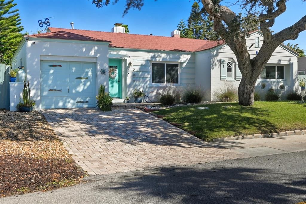 For Sale: $369,000 (3 beds, 2 baths, 1527 Square Feet)