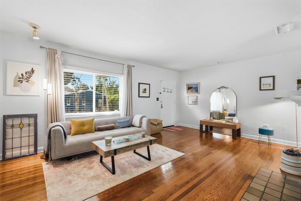 For Sale: $369,000 (3 beds, 2 baths, 1527 Square Feet)