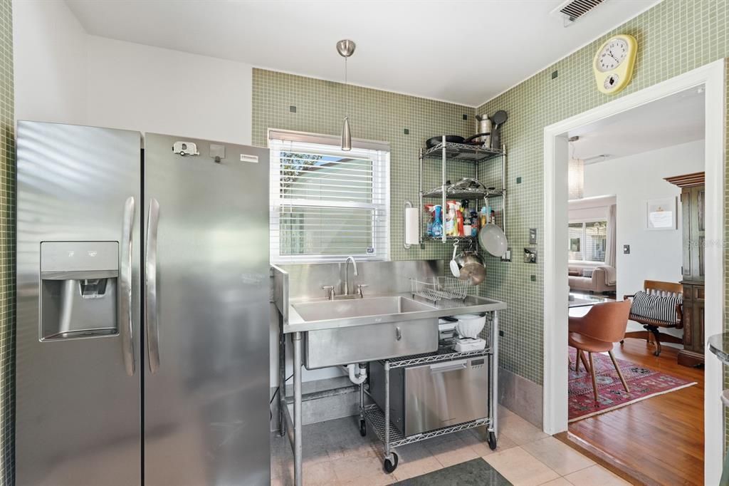 For Sale: $369,000 (3 beds, 2 baths, 1527 Square Feet)