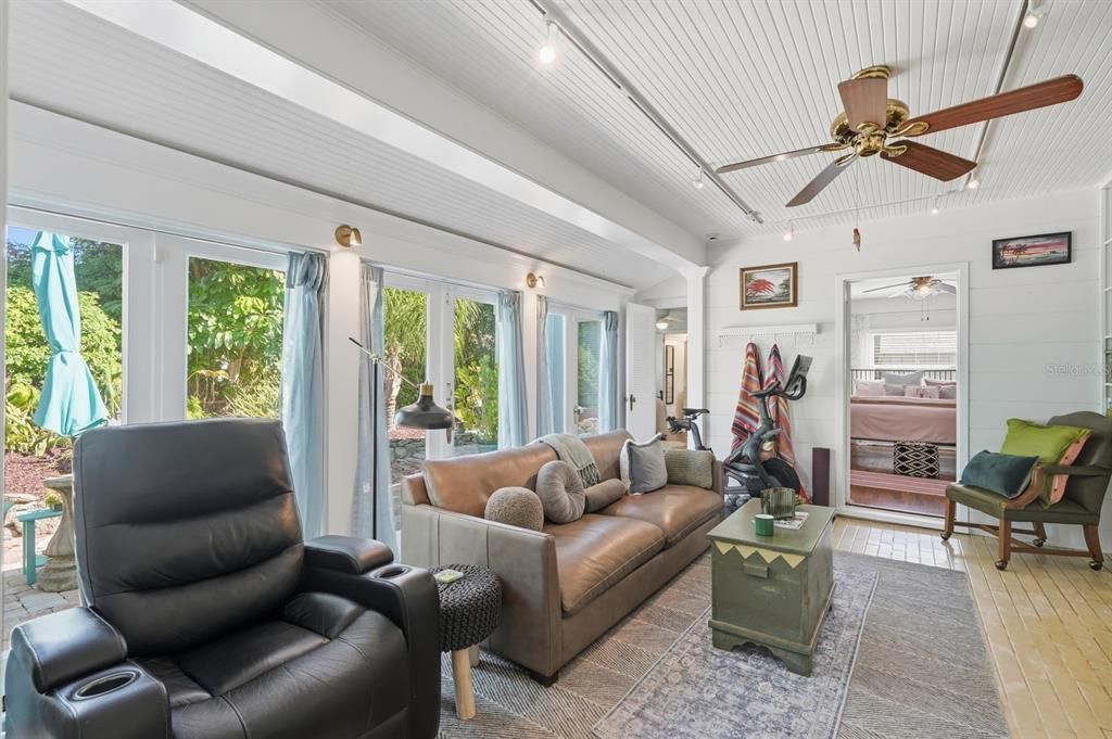 For Sale: $369,000 (3 beds, 2 baths, 1527 Square Feet)