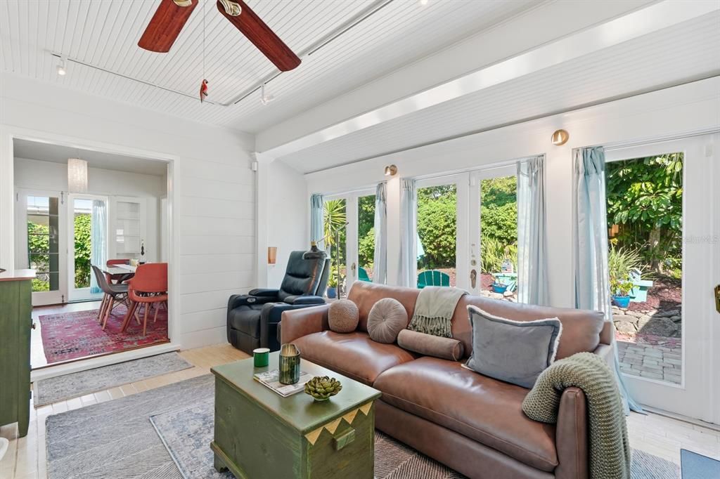 For Sale: $369,000 (3 beds, 2 baths, 1527 Square Feet)