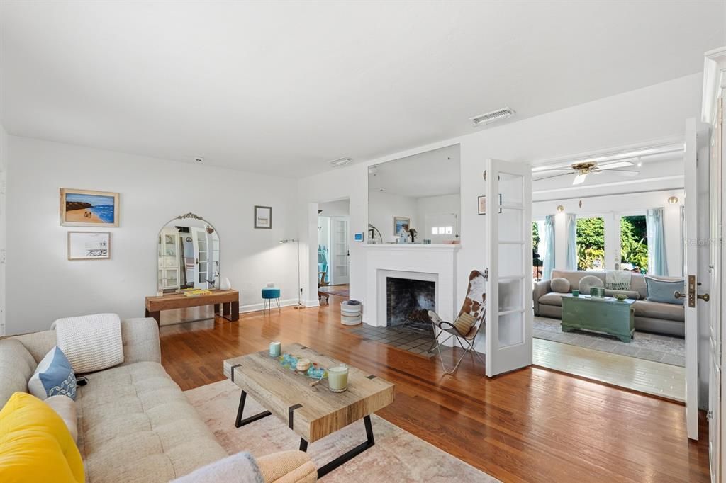 For Sale: $369,000 (3 beds, 2 baths, 1527 Square Feet)