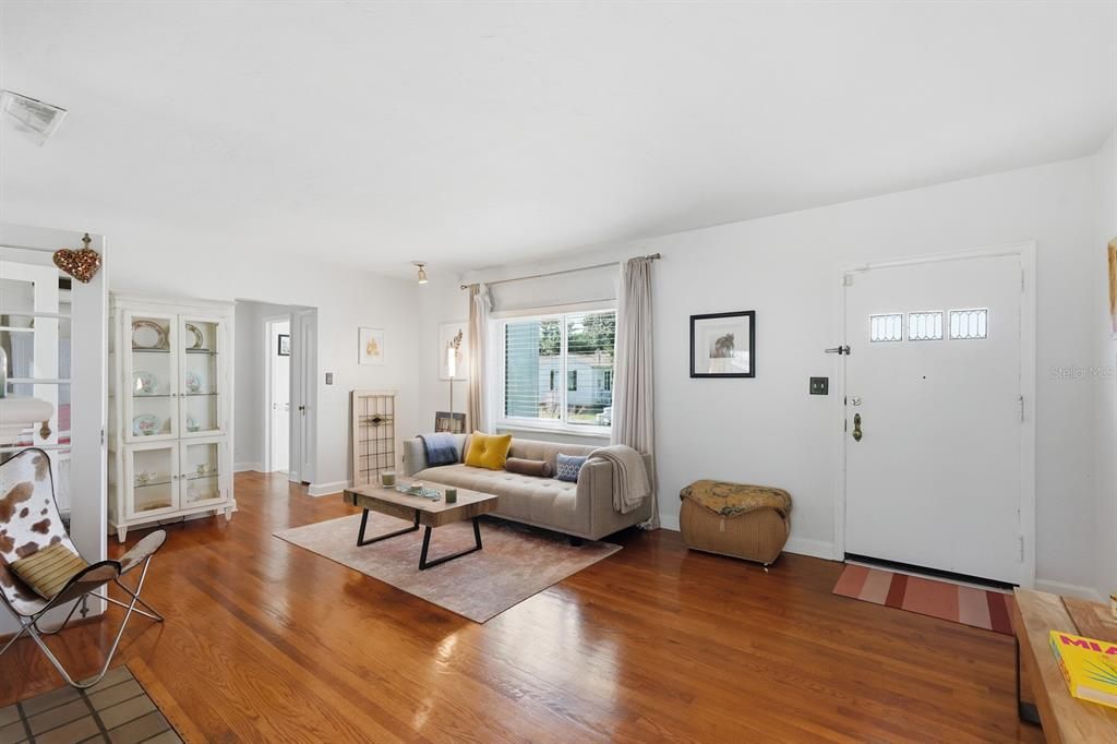 For Sale: $369,000 (3 beds, 2 baths, 1527 Square Feet)