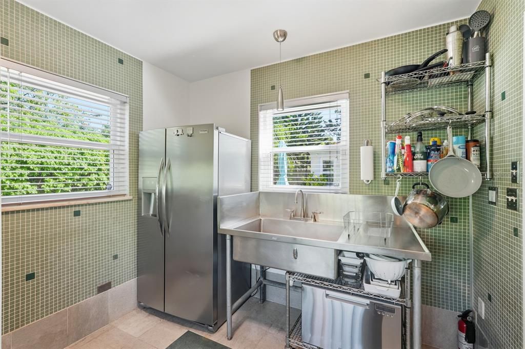 For Sale: $369,000 (3 beds, 2 baths, 1527 Square Feet)