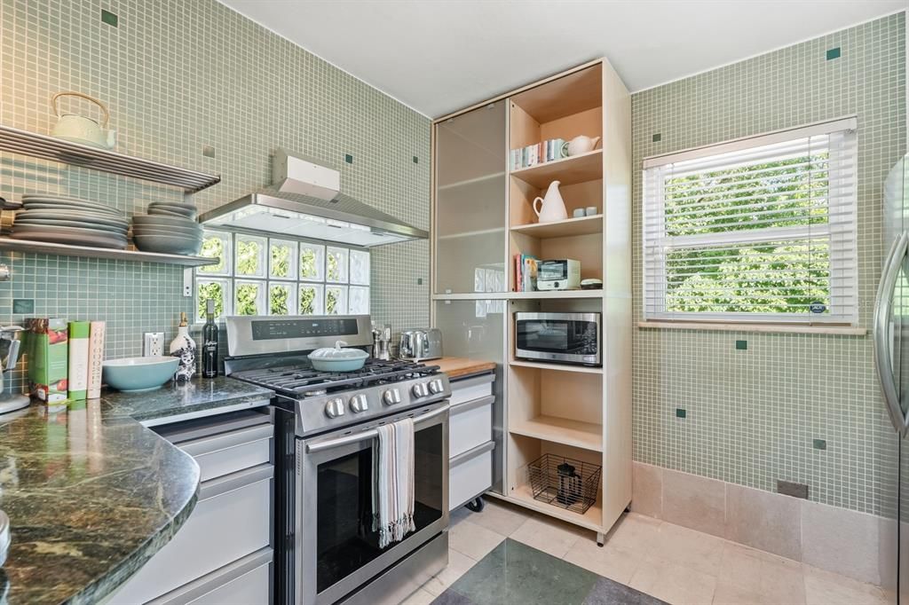 For Sale: $369,000 (3 beds, 2 baths, 1527 Square Feet)