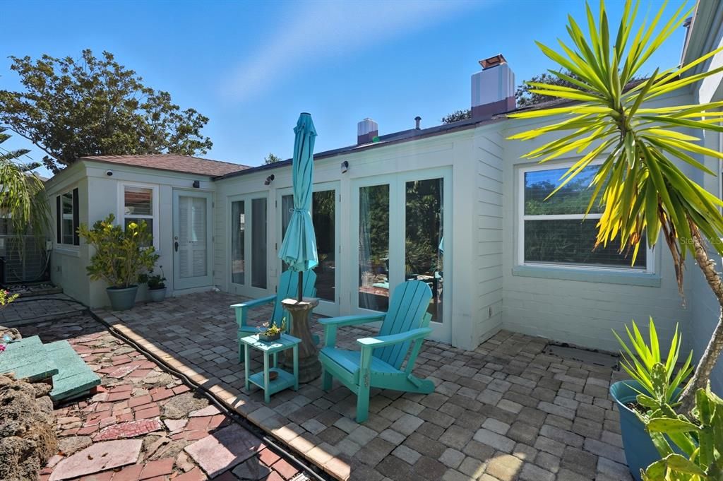 For Sale: $369,000 (3 beds, 2 baths, 1527 Square Feet)