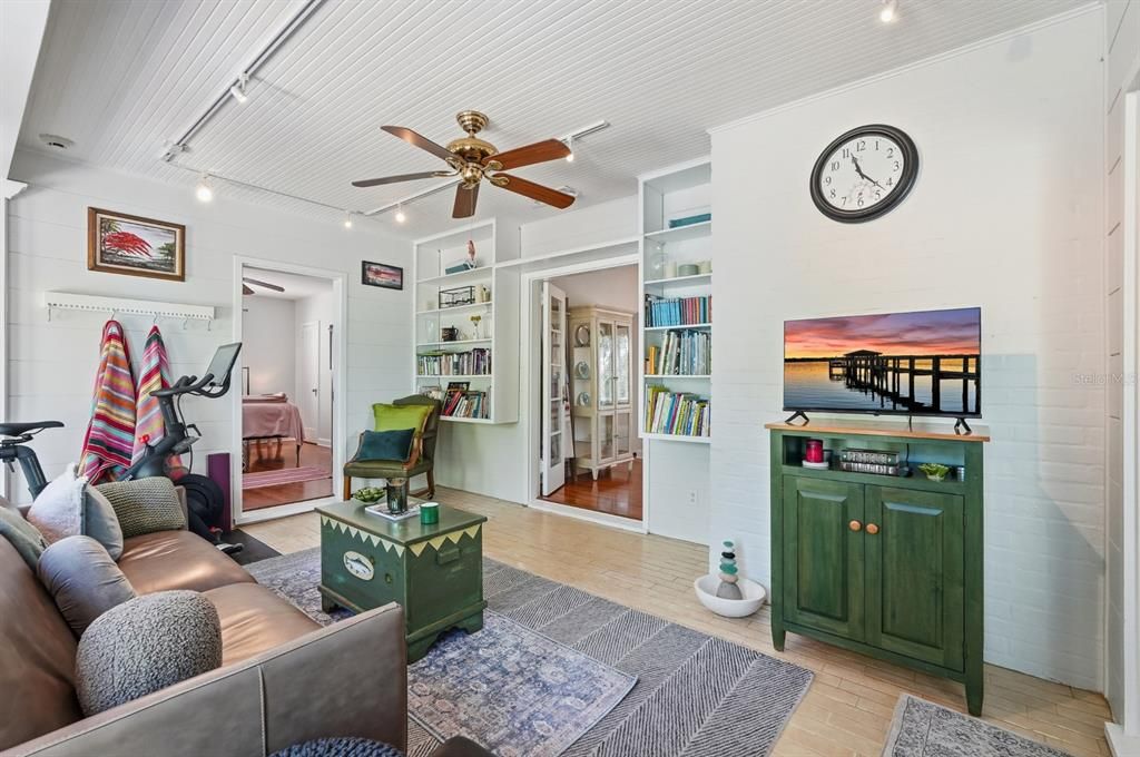 For Sale: $369,000 (3 beds, 2 baths, 1527 Square Feet)