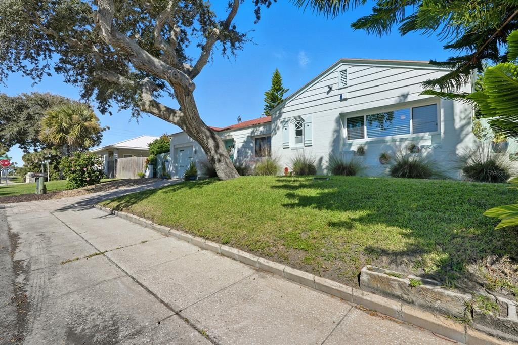 For Sale: $369,000 (3 beds, 2 baths, 1527 Square Feet)