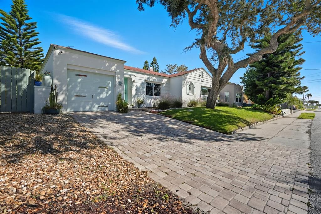 For Sale: $369,000 (3 beds, 2 baths, 1527 Square Feet)