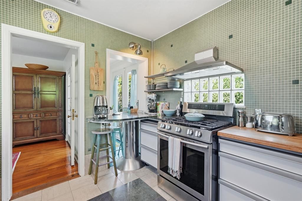 For Sale: $369,000 (3 beds, 2 baths, 1527 Square Feet)