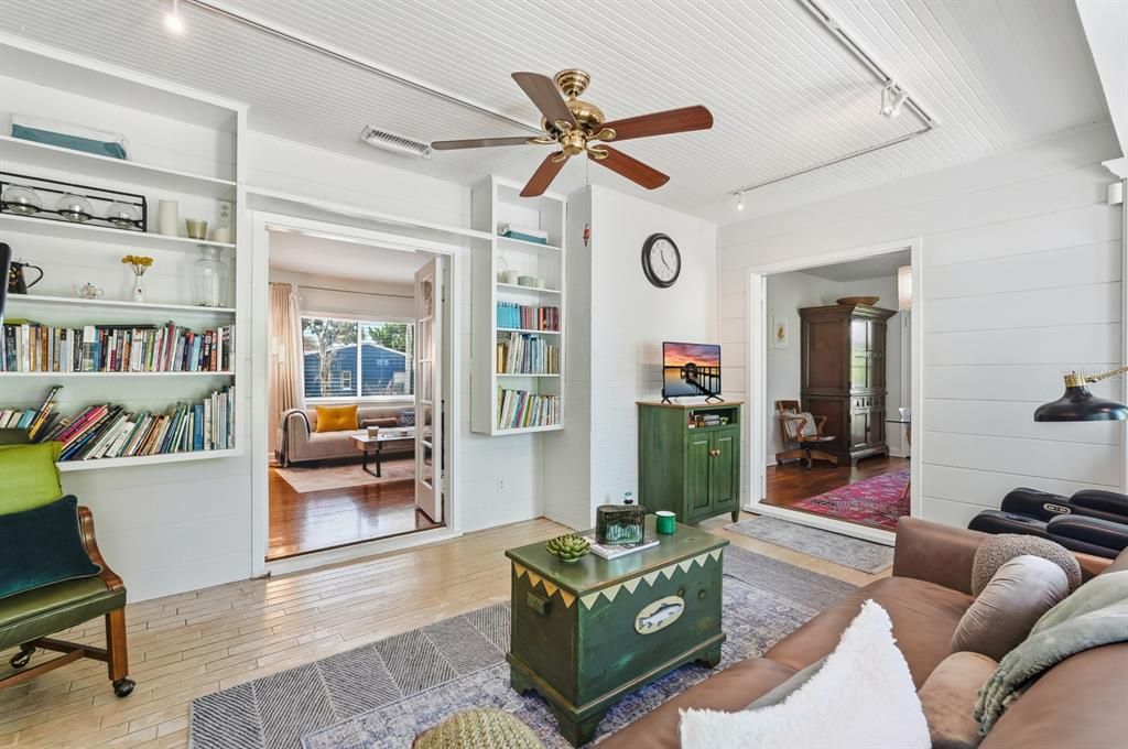 For Sale: $369,000 (3 beds, 2 baths, 1527 Square Feet)