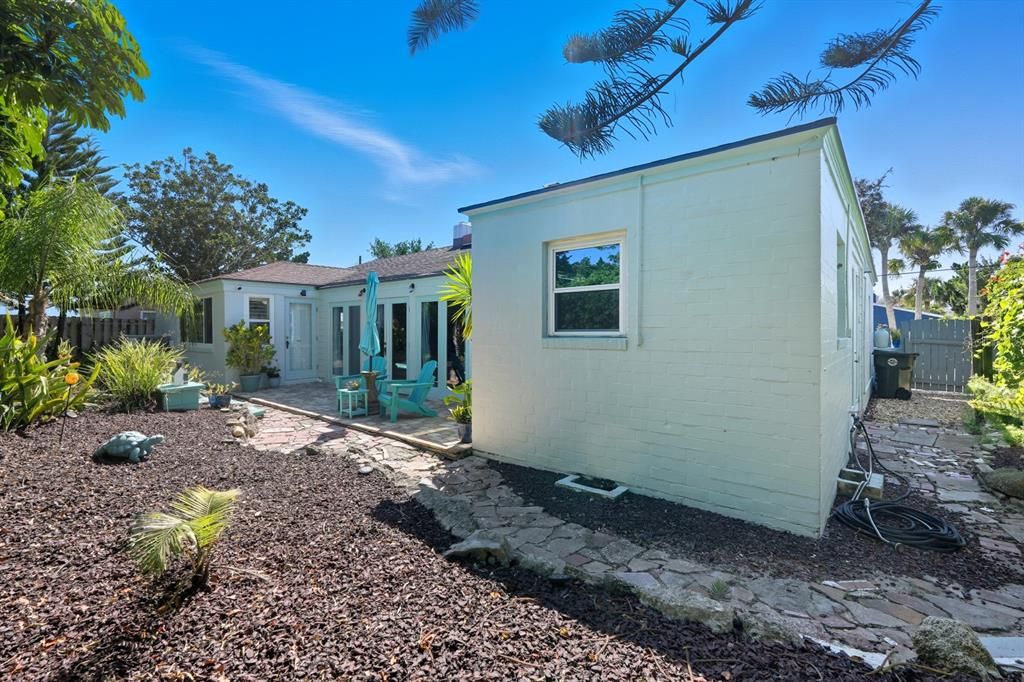 For Sale: $369,000 (3 beds, 2 baths, 1527 Square Feet)