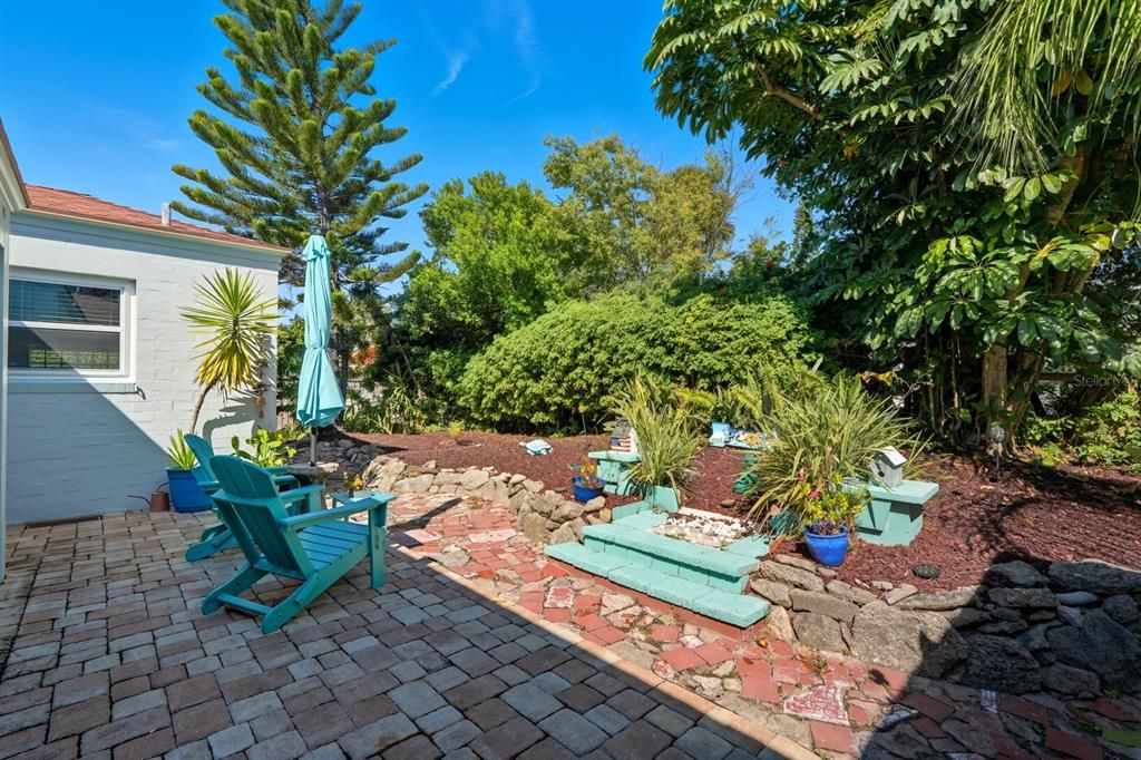 For Sale: $369,000 (3 beds, 2 baths, 1527 Square Feet)