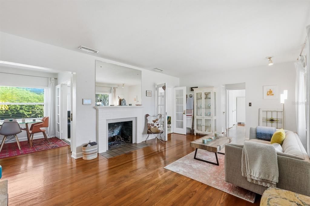 For Sale: $369,000 (3 beds, 2 baths, 1527 Square Feet)